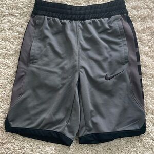 Boys Nike Size M Basketball shorts